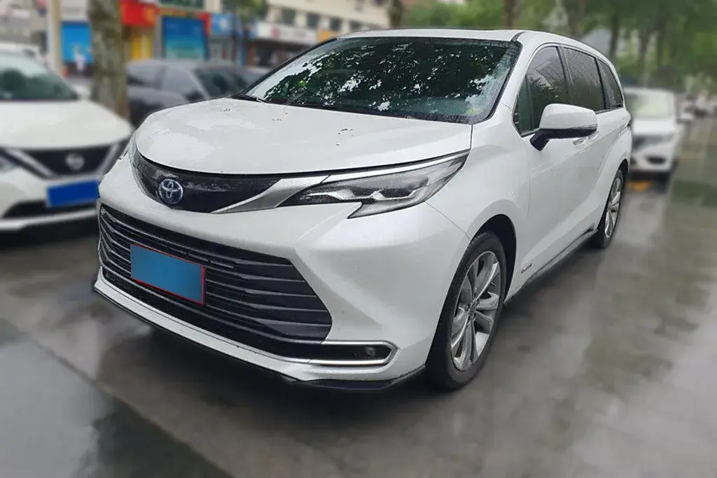 2021 Toyota Sienna 2.5L 192HP L4 E-CVT Hybrid