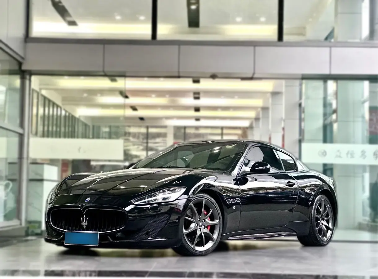 2013 Maserati GranTurismo 4.7L 460HP V8 6AT