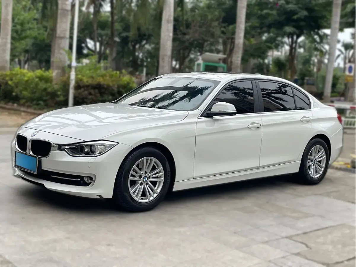 2014 BMW 3 Series 2.0T 184HP L4 8AT