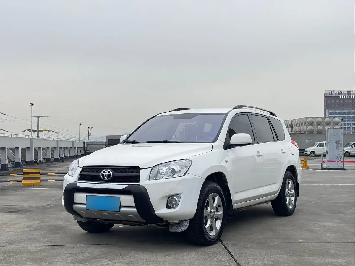 2011 Toyota RAV4 2.0L 150HP L4 4AT