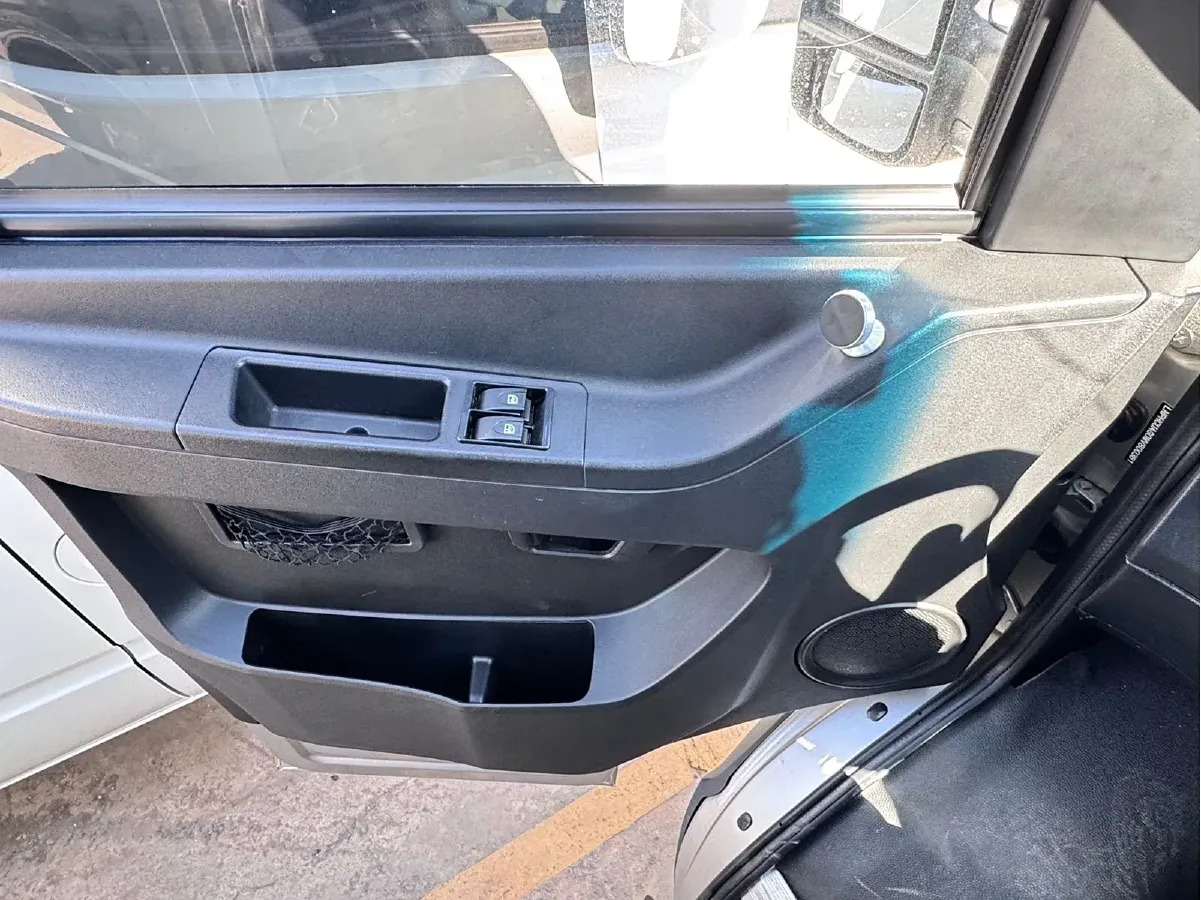 2021 Iveco DeYi 2.5T 122HP L4 5MT,autocango,china used car exporter,china ev exporter,chinese used car exporter,chinese used ev exporter