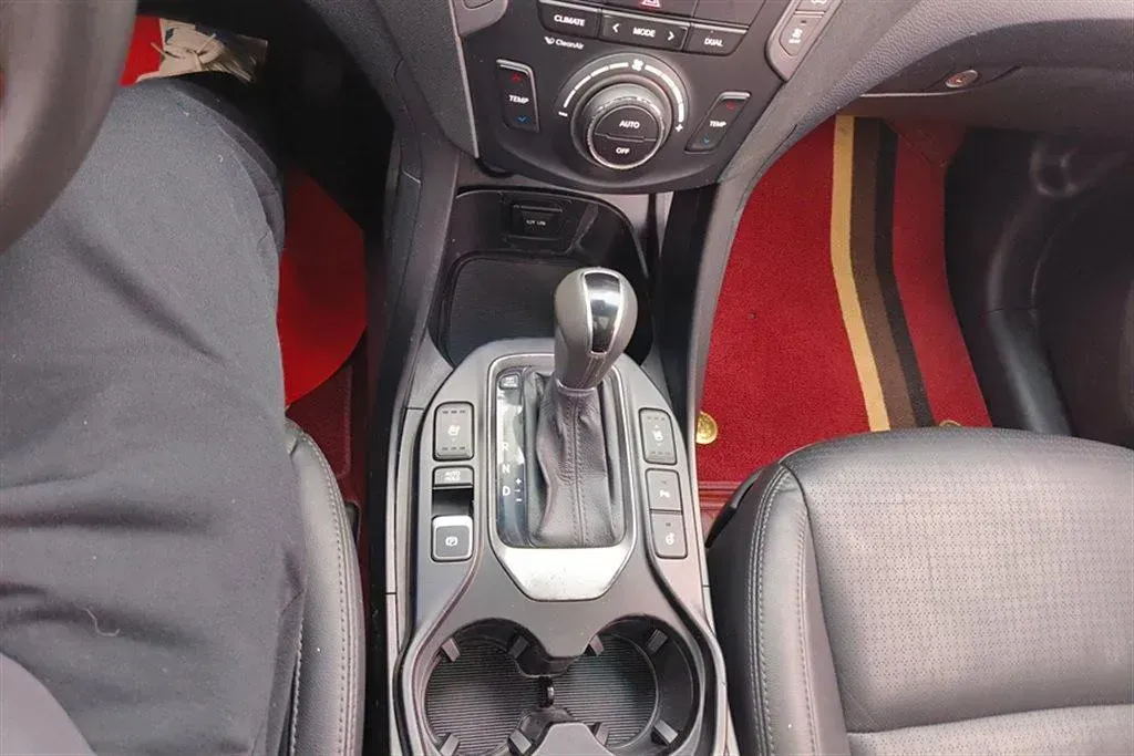 2013 Hyundai Grand SantaFe 2.2T 197HP L4 6AT,autocango,china used car exporter,china ev exporter,chinese used car exporter,chinese used ev exporter