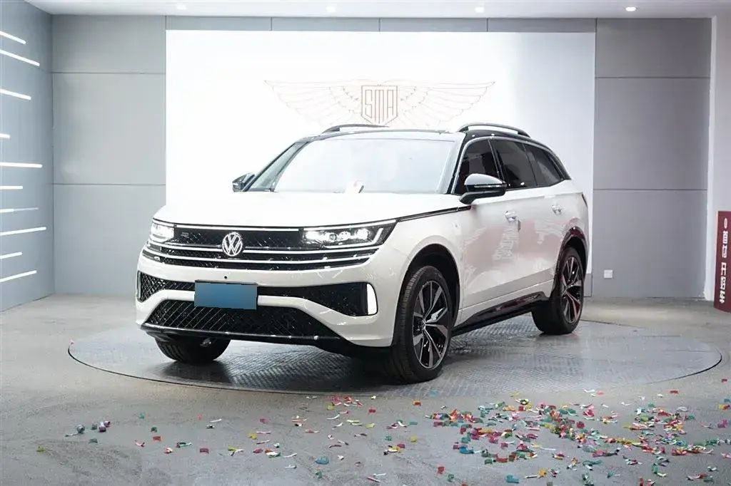 2023 Volkswagen Tavendor 2.0T 220HP L4 7DCT
