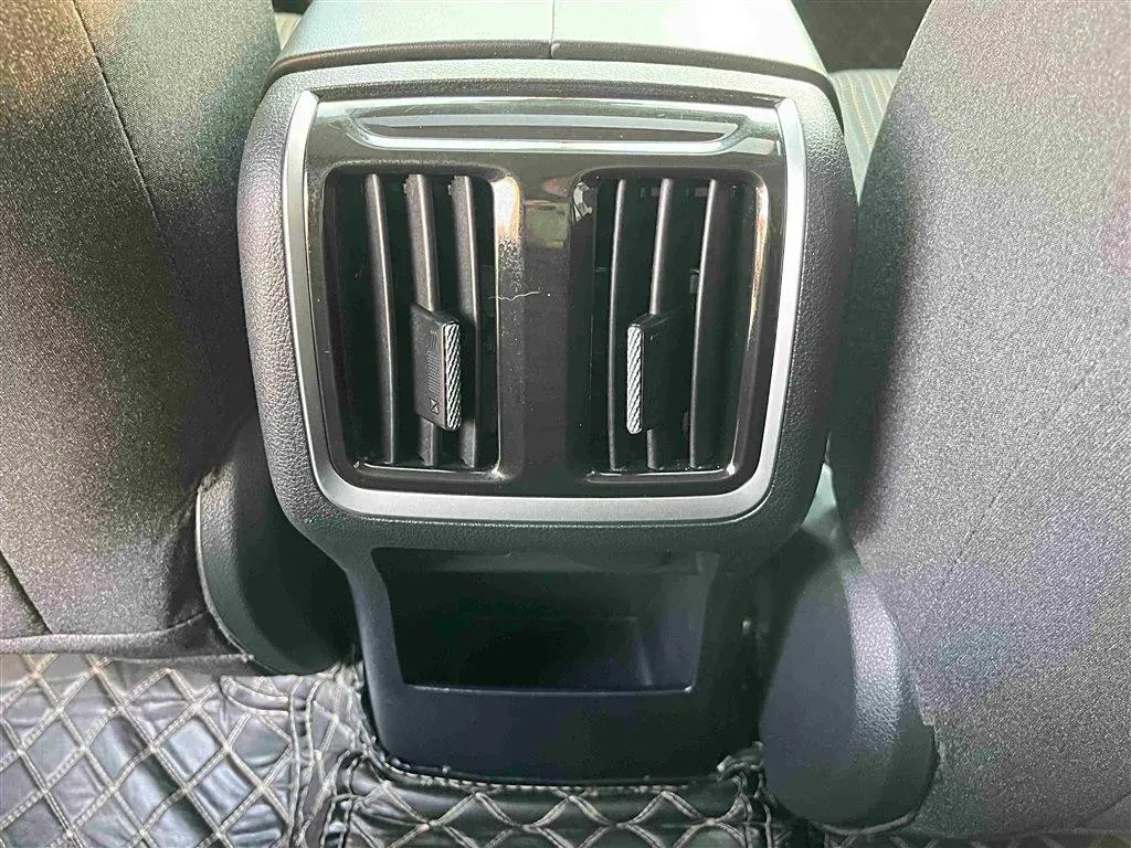 2022 Bestune B70 1.5T 169HP L4 7DCT,autocango,china used car exporter,china ev exporter,chinese used car exporter,chinese used ev exporter