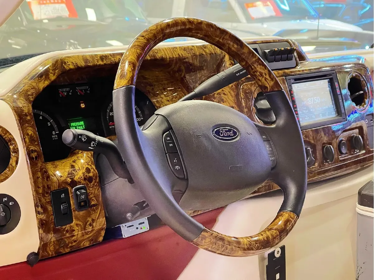 2011 Ford E350 5.4L 258HP V8 5AT,autocango,china used car exporter,china ev exporter,chinese used car exporter,chinese used ev exporter