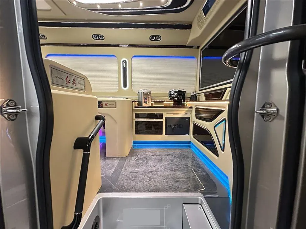 2024 HongQi GuoYue 8AT,autocango,china used car exporter,china ev exporter,chinese used car exporter,chinese used ev exporter