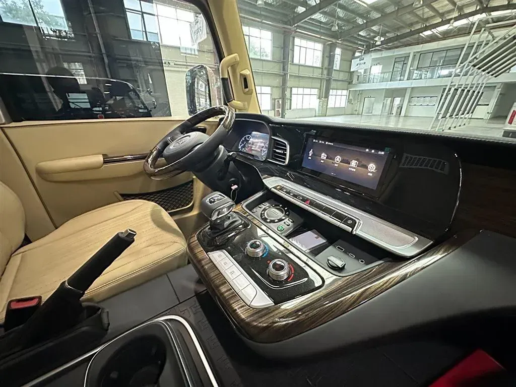 2024 HongQi GuoYue 8AT,autocango,china used car exporter,china ev exporter,chinese used car exporter,chinese used ev exporter