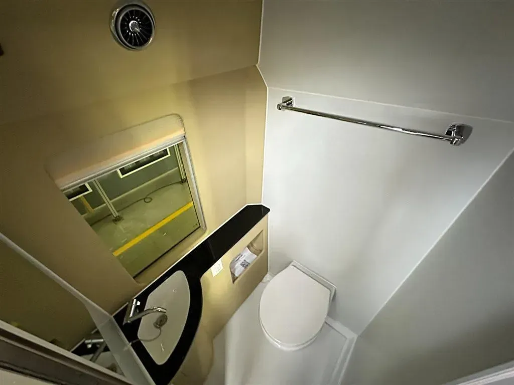 2024 HongQi GuoYue 8AT,autocango,china used car exporter,china ev exporter,chinese used car exporter,chinese used ev exporter