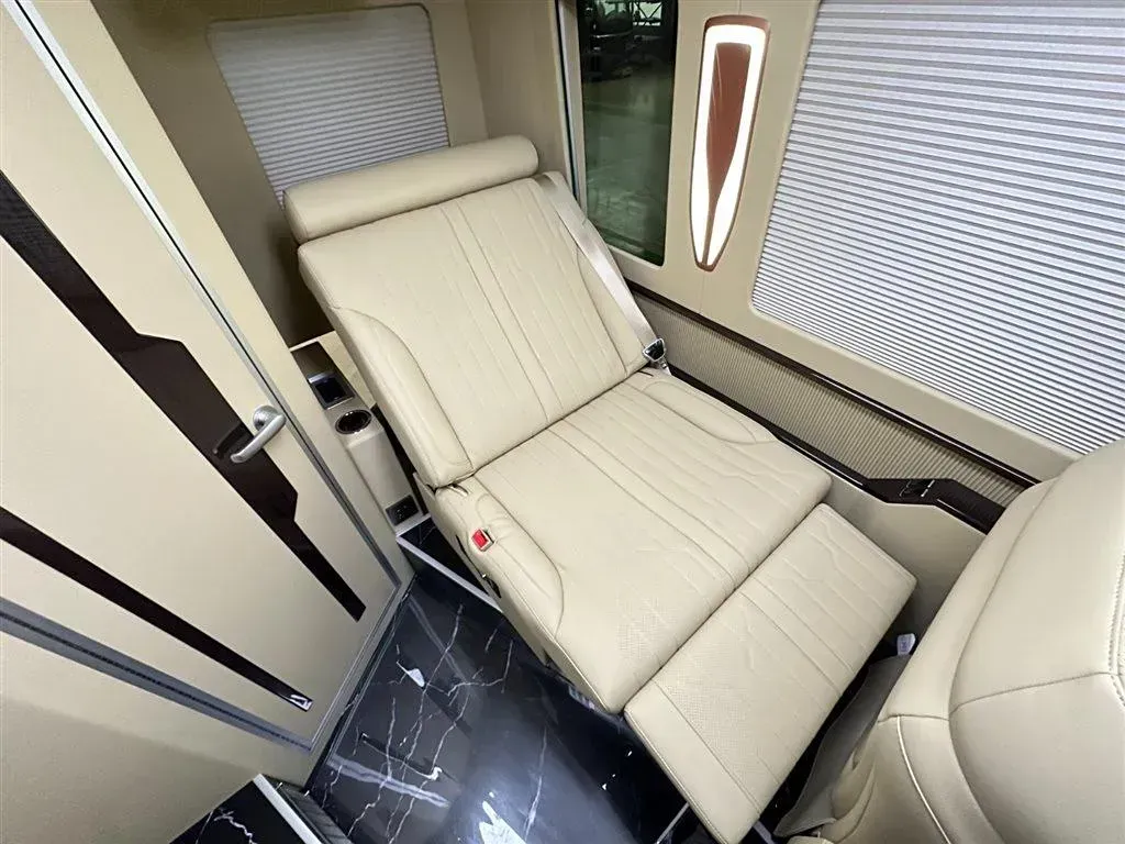 2024 HongQi GuoYue 8AT,autocango,china used car exporter,china ev exporter,chinese used car exporter,chinese used ev exporter