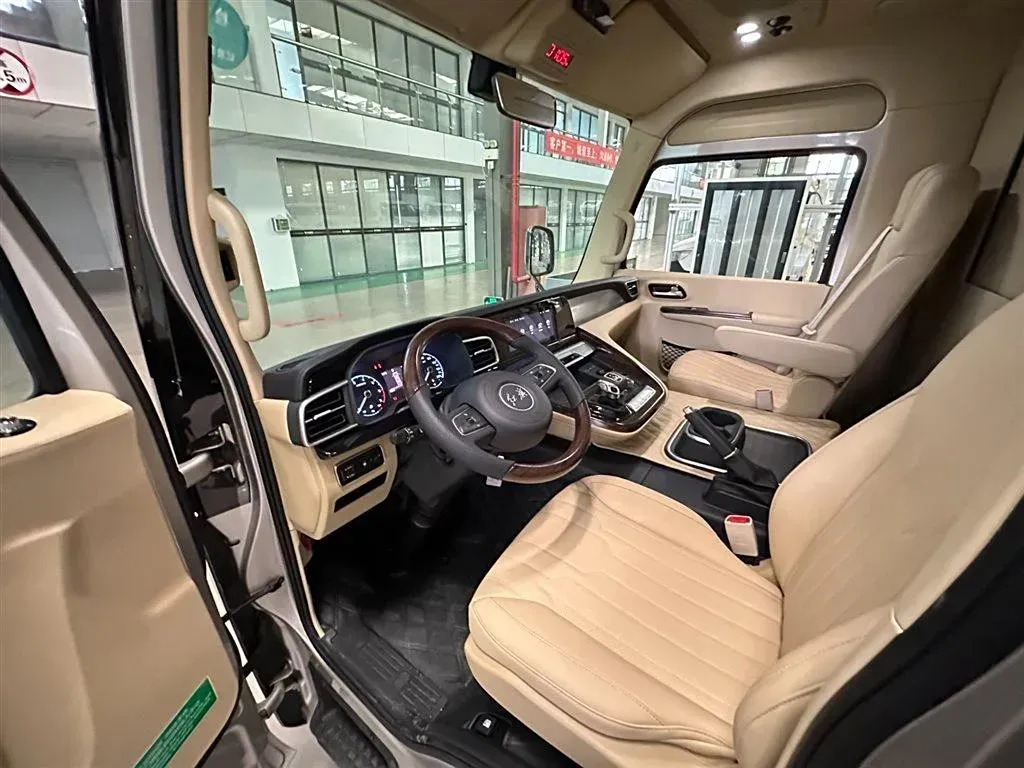 2024 HongQi GuoYue 8AT,autocango,china used car exporter,china ev exporter,chinese used car exporter,chinese used ev exporter