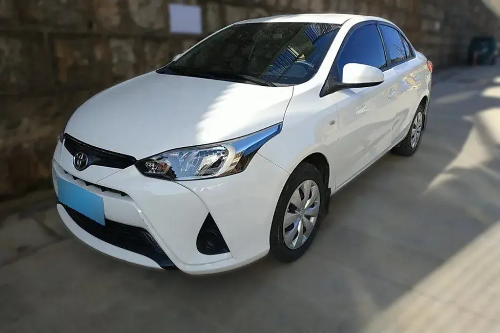 2020 Toyota Yaris L 1.5L 110HP L4 CVT