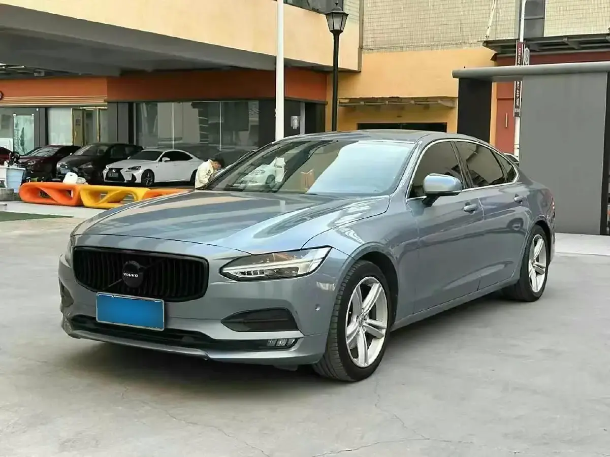 2017 Volvo S90 2.0T 190HP L4 8AT