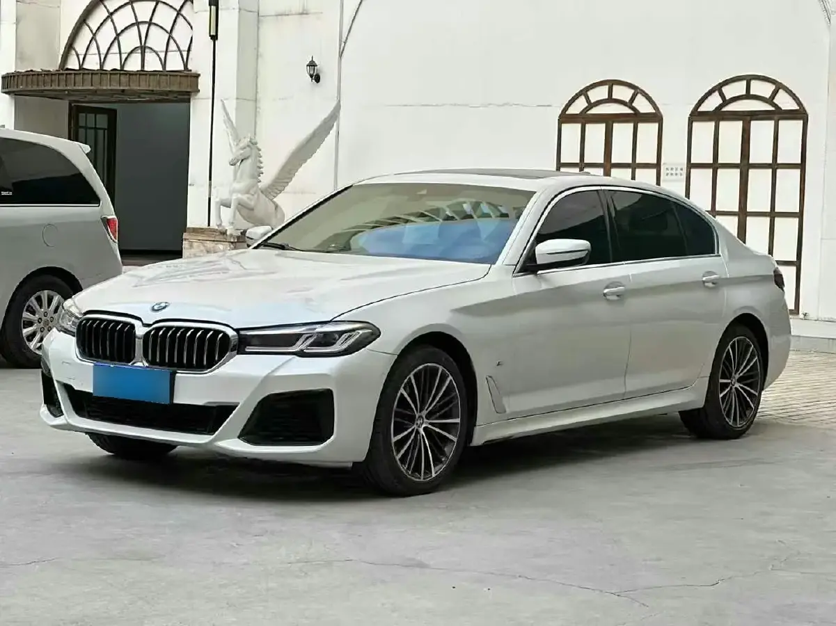 2022 BMW 5 Series 2.0T 252HP L4 8AT