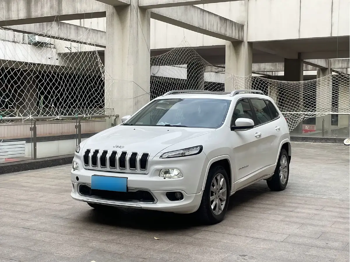 2017 Jeep Cherokee 2.4L 175HP L4 9AT