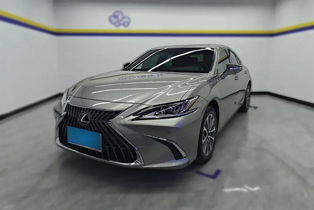 2022 Lexus ES 2.5L 178HP L4 E-CVT Hybrid