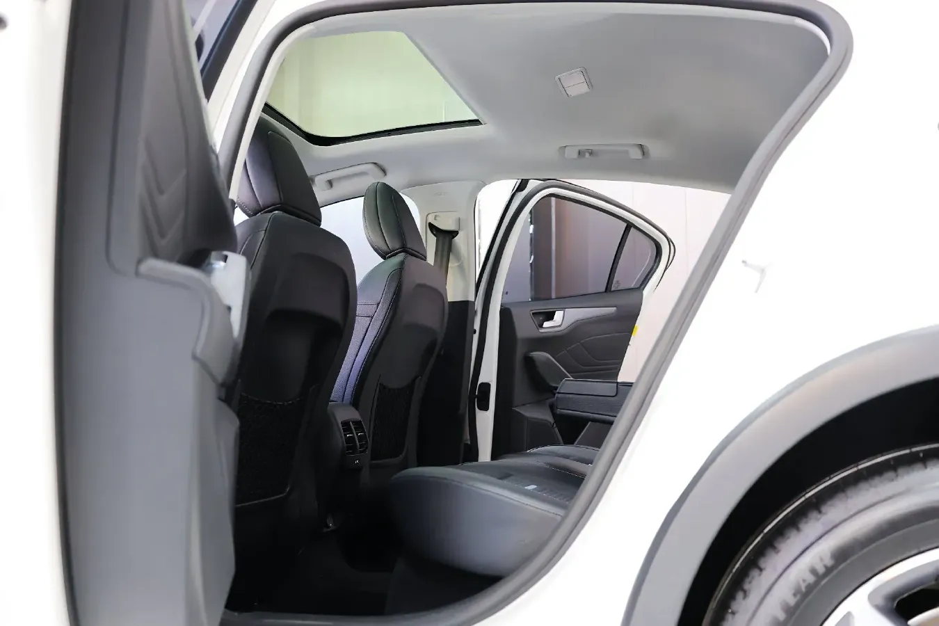 2020 Ford Focus Active 1.5T 174HP L3 8AT,autocango,china used car exporter,china ev exporter,chinese used car exporter,chinese used ev exporter