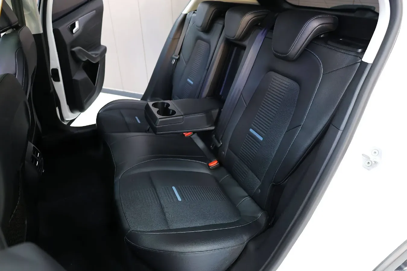 2020 Ford Focus Active 1.5T 174HP L3 8AT,autocango,china used car exporter,china ev exporter,chinese used car exporter,chinese used ev exporter