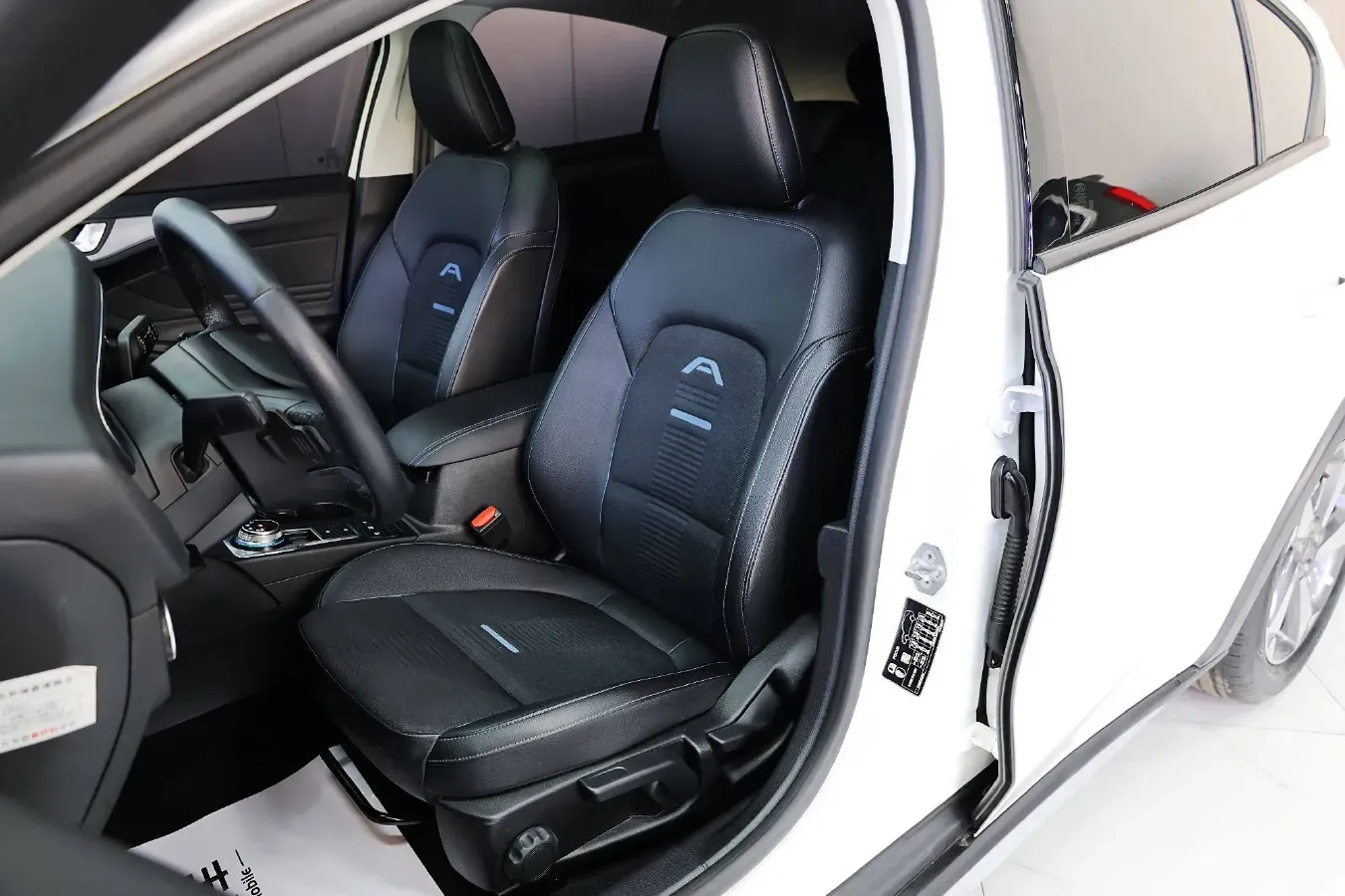 2020 Ford Focus Active 1.5T 174HP L3 8AT,autocango,china used car exporter,china ev exporter,chinese used car exporter,chinese used ev exporter