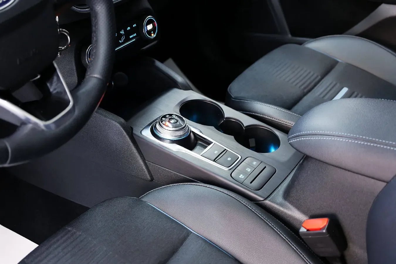 2020 Ford Focus Active 1.5T 174HP L3 8AT,autocango,china used car exporter,china ev exporter,chinese used car exporter,chinese used ev exporter