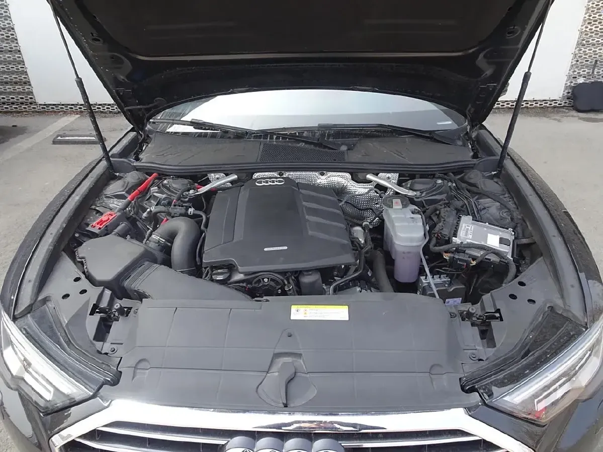 2020 Audi A6L 2.0T 190HP L4 7DCT,autocango,china used car exporter,china ev exporter,chinese used car exporter,chinese used ev exporter