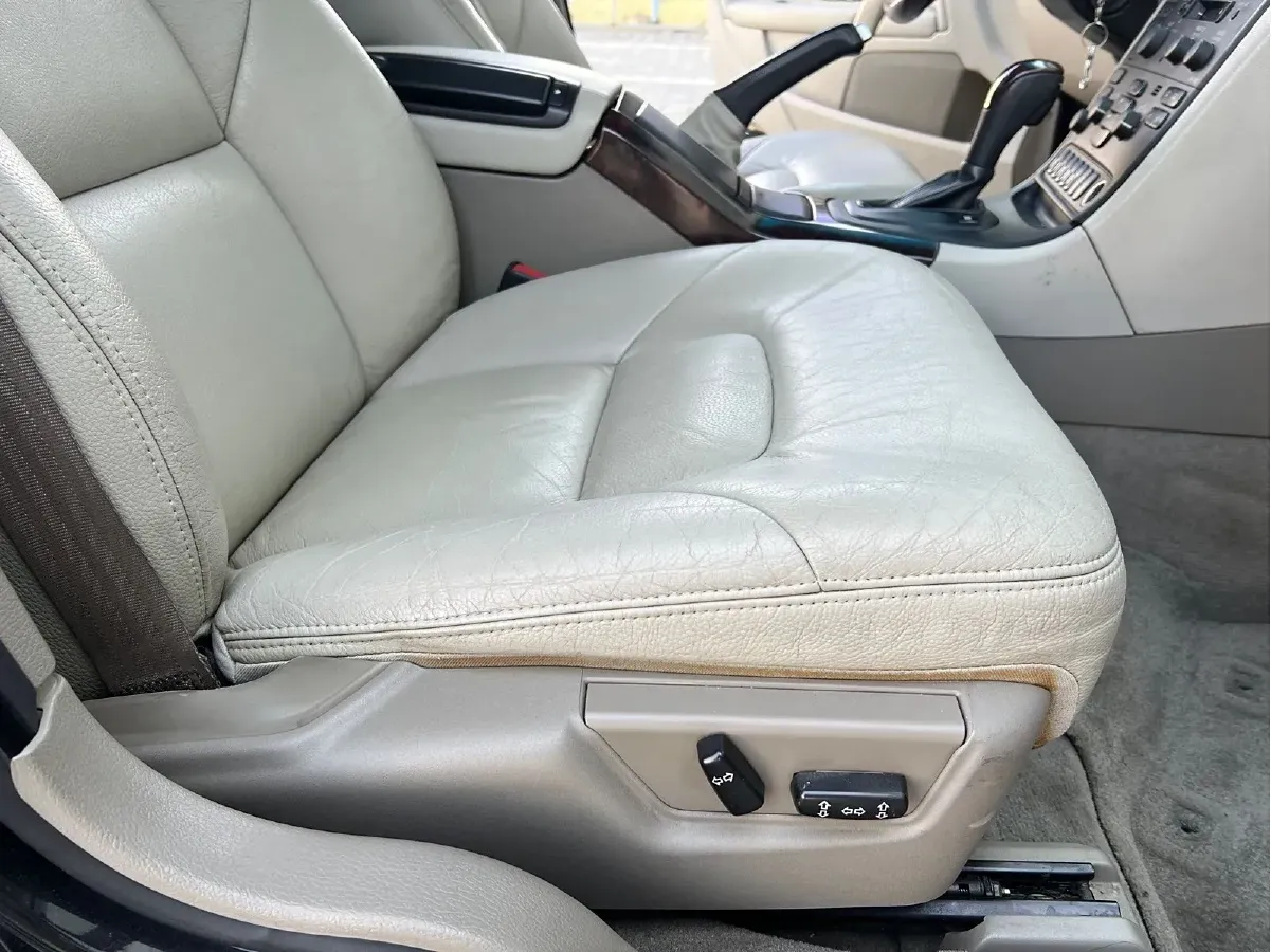 2006 Volvo S80 2.5T 200HP L5 6AT,autocango,china used car exporter,china ev exporter,chinese used car exporter,chinese used ev exporter