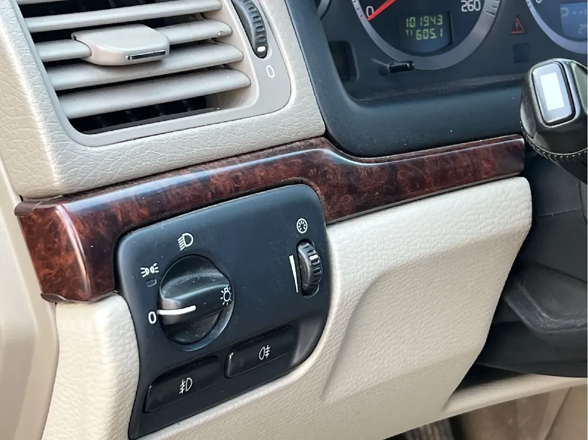 2006 Volvo S80 2.5T 200HP L5 6AT,autocango,china used car exporter,china ev exporter,chinese used car exporter,chinese used ev exporter