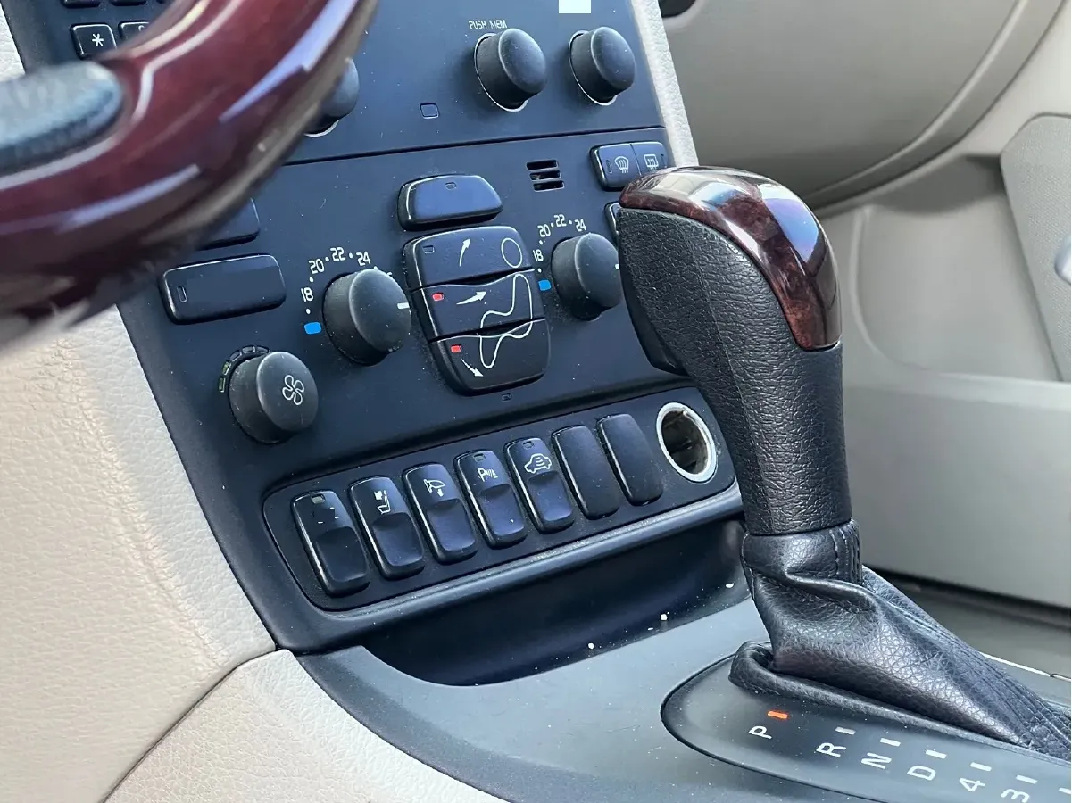 2006 Volvo S80 2.5T 200HP L5 6AT,autocango,china used car exporter,china ev exporter,chinese used car exporter,chinese used ev exporter