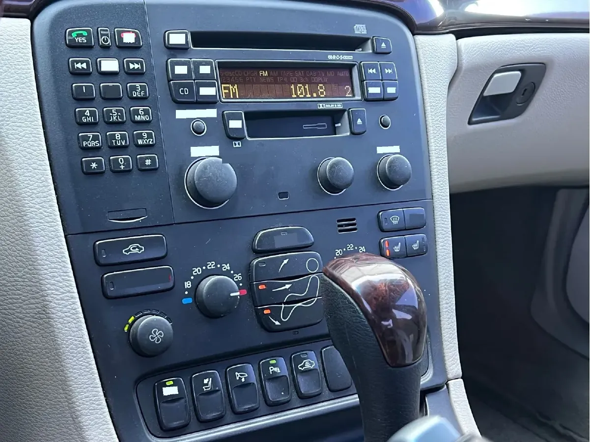 2006 Volvo S80 2.5T 200HP L5 6AT,autocango,china used car exporter,china ev exporter,chinese used car exporter,chinese used ev exporter