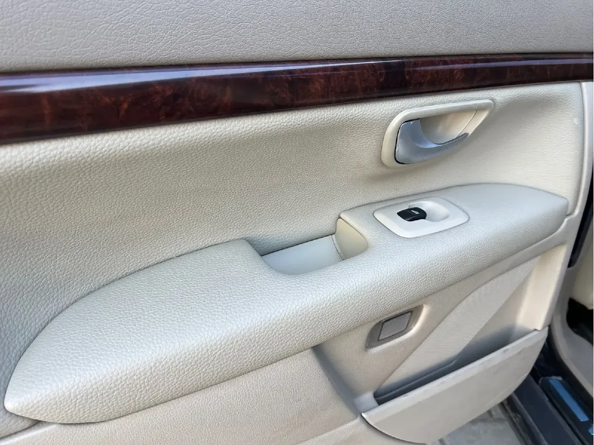 2006 Volvo S80 2.5T 200HP L5 6AT,autocango,china used car exporter,china ev exporter,chinese used car exporter,chinese used ev exporter