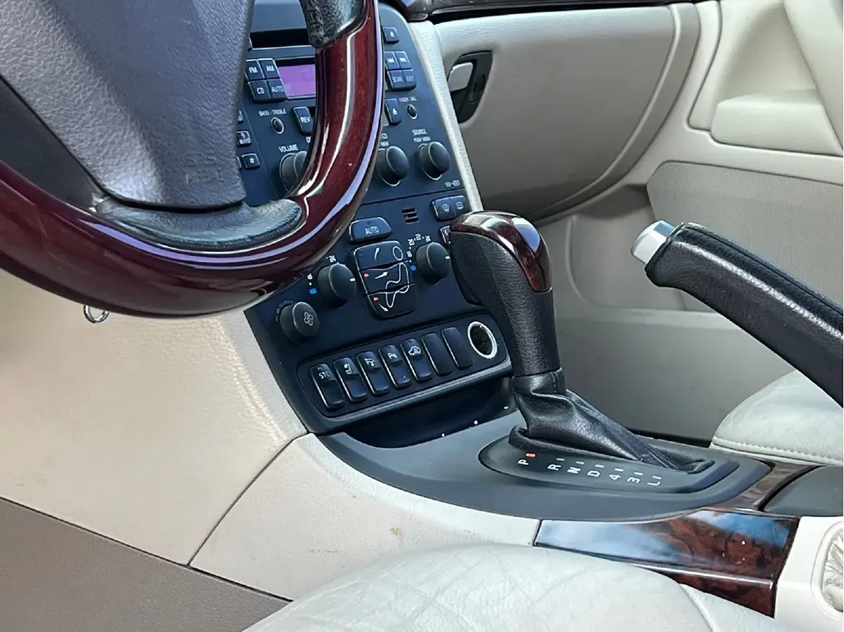 2006 Volvo S80 2.5T 200HP L5 6AT,autocango,china used car exporter,china ev exporter,chinese used car exporter,chinese used ev exporter