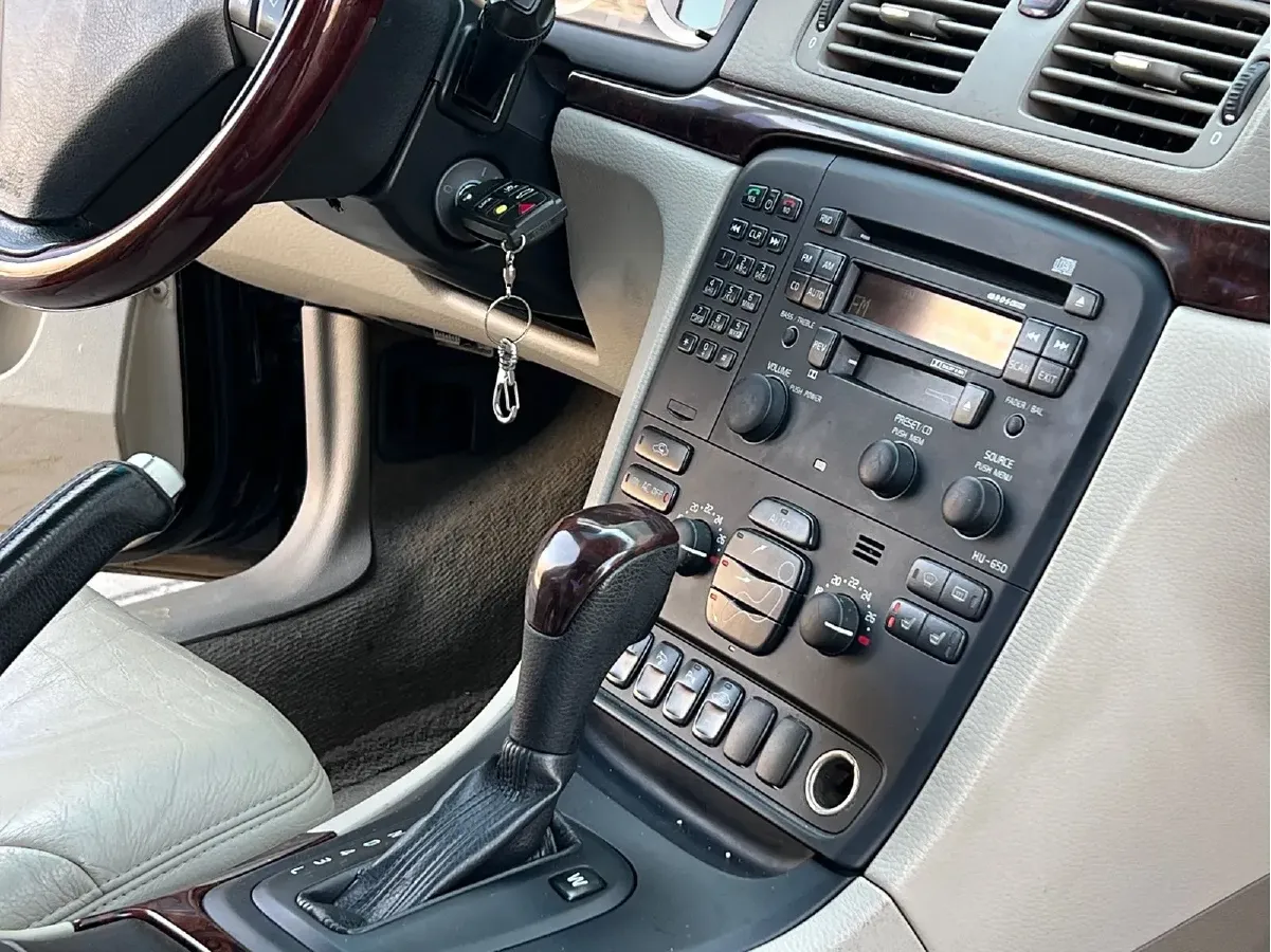 2006 Volvo S80 2.5T 200HP L5 6AT,autocango,china used car exporter,china ev exporter,chinese used car exporter,chinese used ev exporter