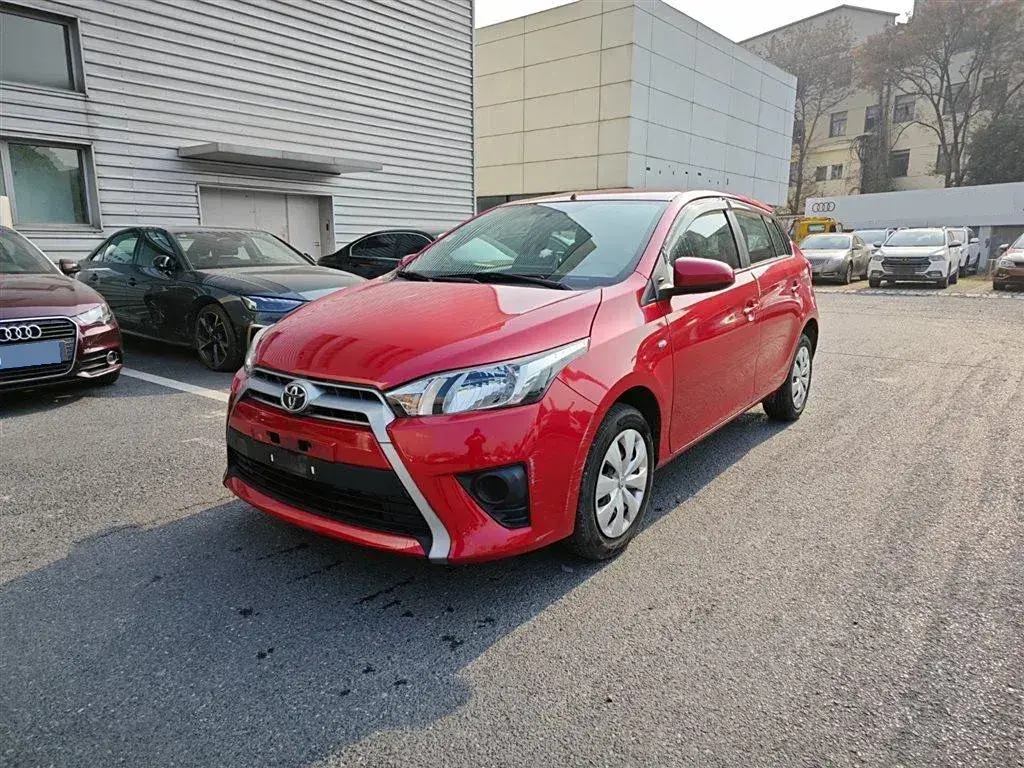 2015 Toyota Yaris L 1.5L 107HP L4 4AT