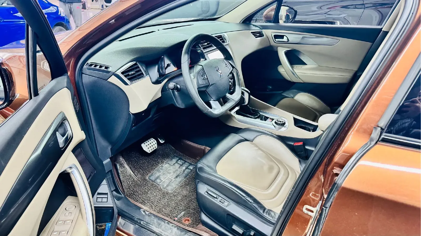 2014 DS 6 1.6T 200HP L4 6AT,autocango,china used car exporter,china ev exporter,chinese used car exporter,chinese used ev exporter