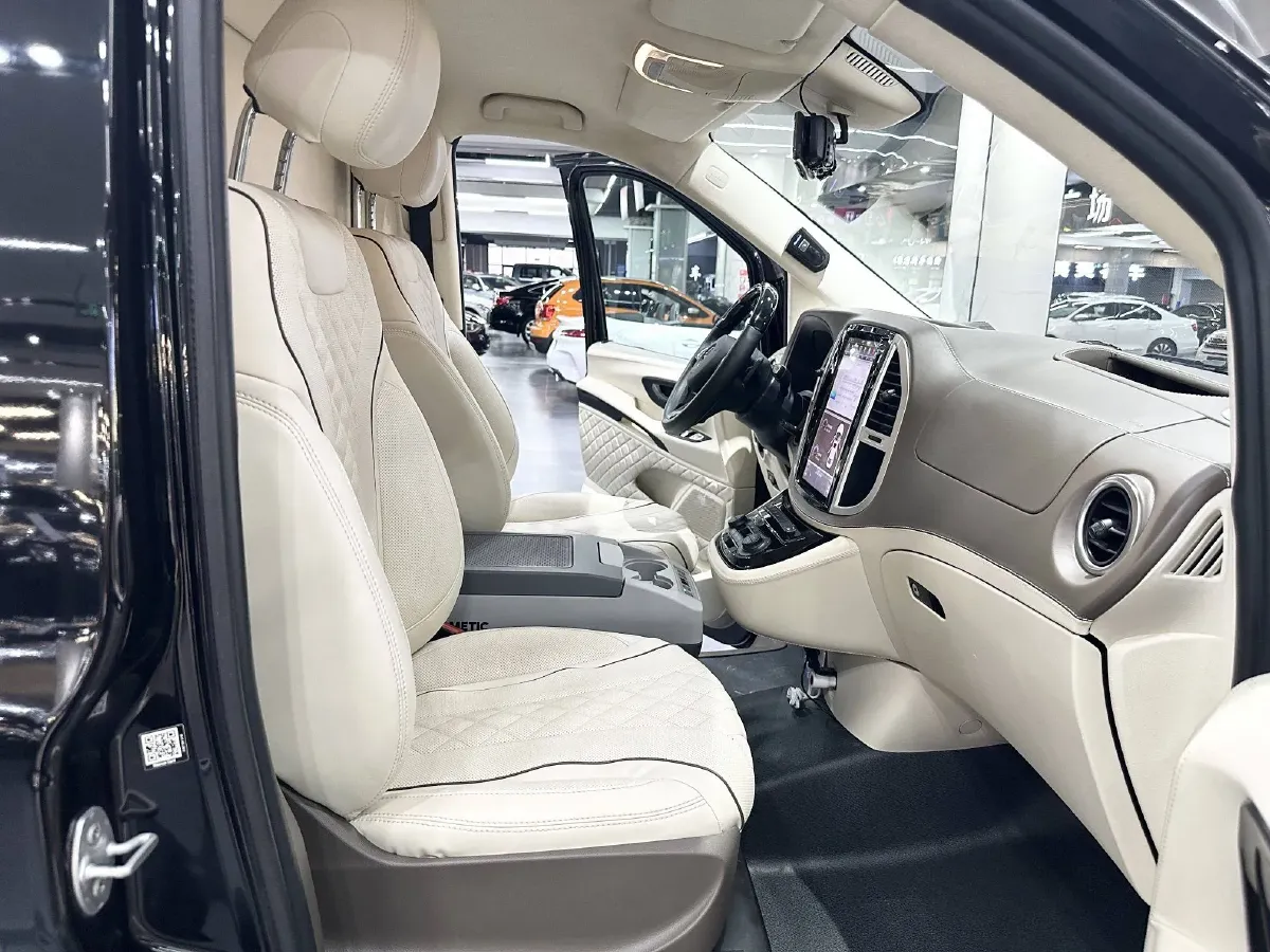 2017 Lorinser Metris MS500 2.0T 211HP L4 7AT,autocango,china used car exporter,china ev exporter,chinese used car exporter,chinese used ev exporter