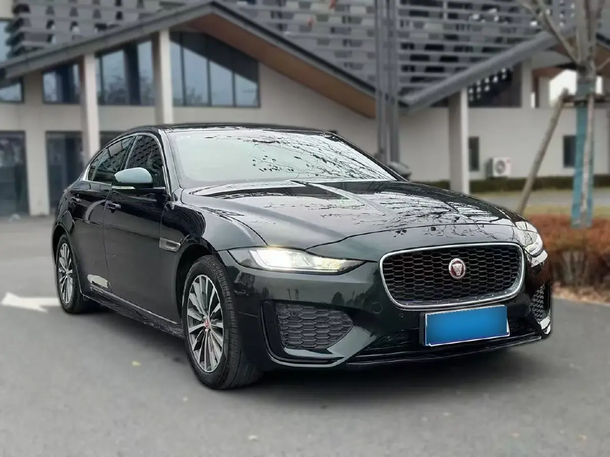 2022 Jaguar XEL 2.0T 200HP L4 8AT