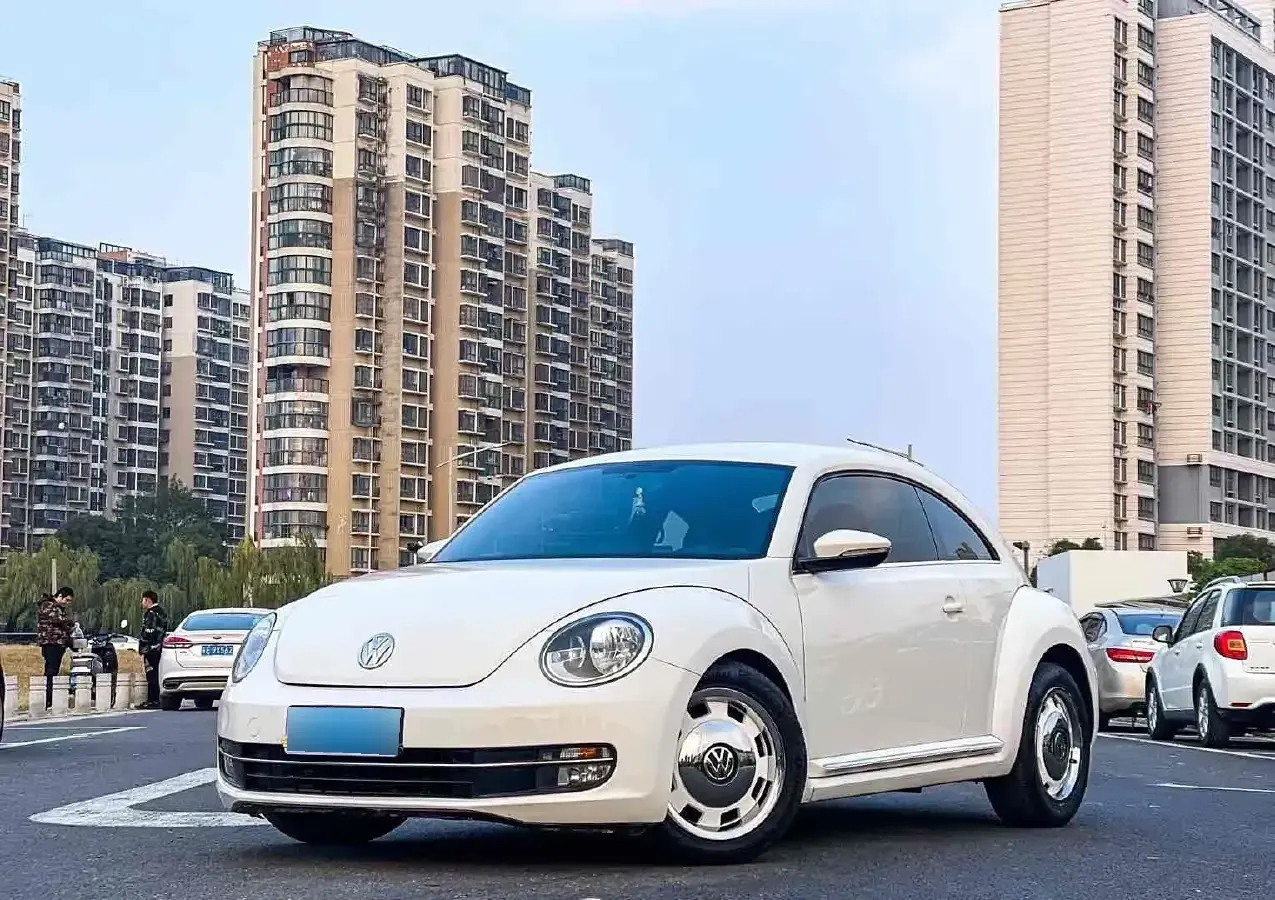 2014 Volkswagen Beetle 1.4T 160HP L4 7DCT