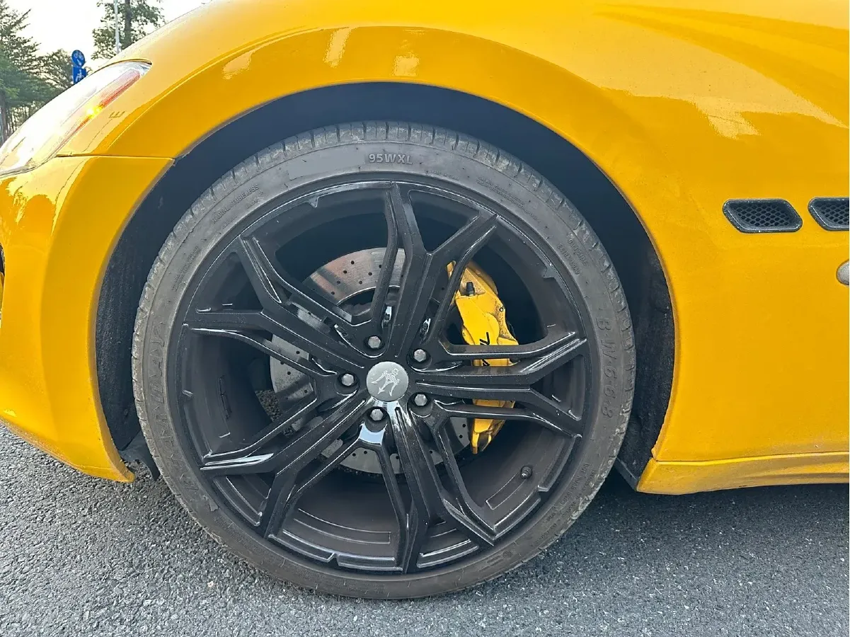 2015 Maserati GranCabrio 4.7L 460HP V8 6AT,autocango,china used car exporter,china ev exporter,chinese used car exporter,chinese used ev exporter