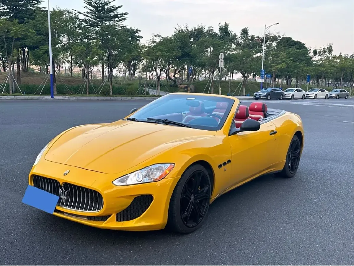 2015 Maserati GranCabrio 4.7L 460HP V8 6AT,autocango,china used car exporter,china ev exporter,chinese used car exporter,chinese used ev exporter