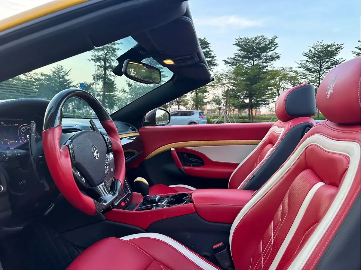 2015 Maserati GranCabrio 4.7L 460HP V8 6AT,autocango,china used car exporter,china ev exporter,chinese used car exporter,chinese used ev exporter