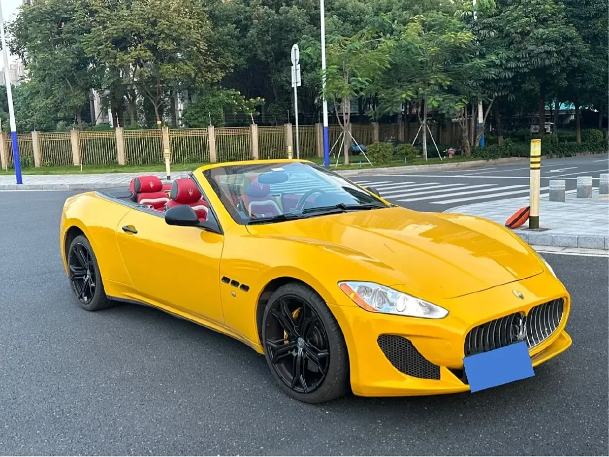 2015 Maserati GranCabrio 4.7L 460HP V8 6AT,autocango,china used car exporter,china ev exporter,chinese used car exporter,chinese used ev exporter