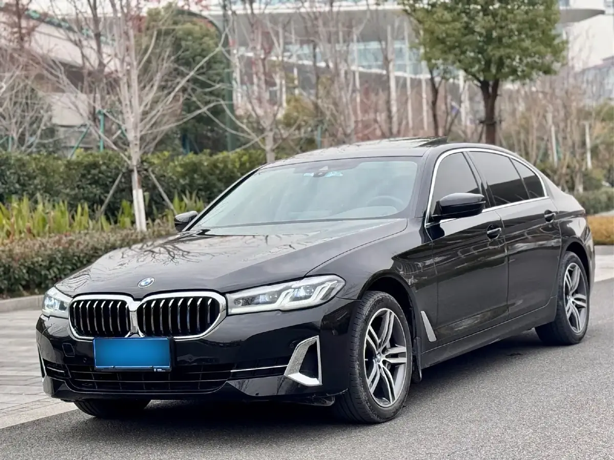 2022 BMW 5 Series 2.0T 252HP L4 8AT