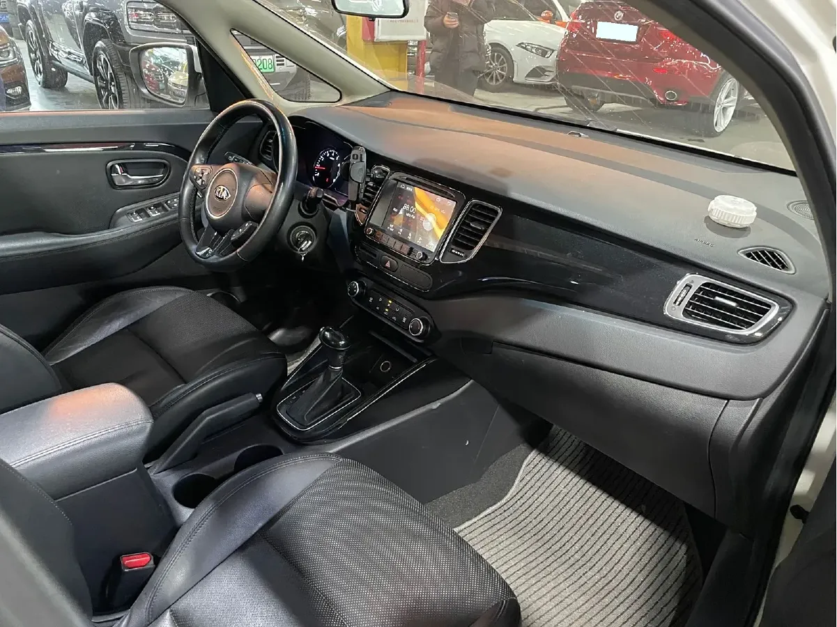 2013 Kia Carens 2.0L 152HP L4 6AT,autocango,china used car exporter,china ev exporter,chinese used car exporter,chinese used ev exporter