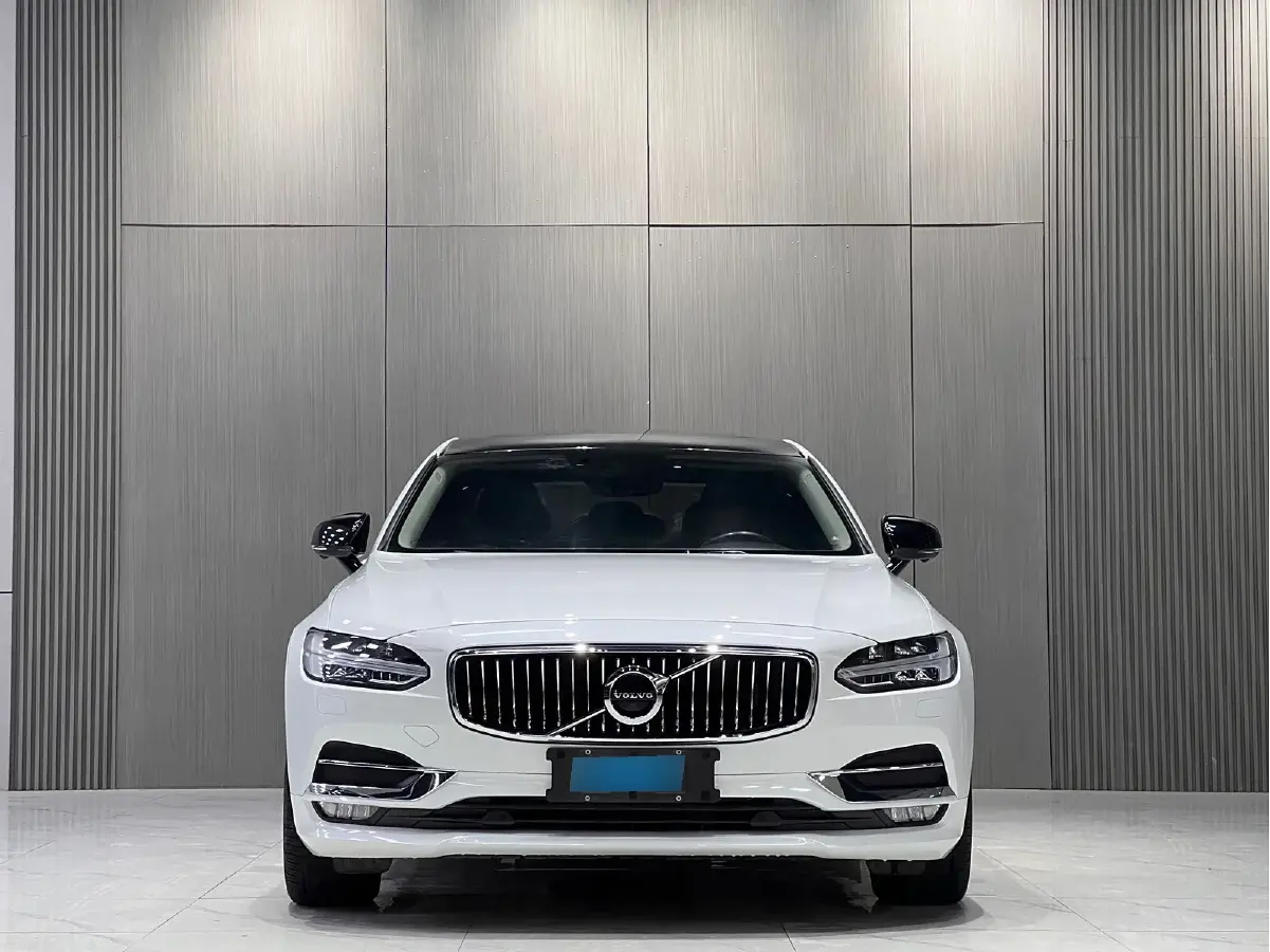 2020 Volvo S90 2.0T 254HP L4 8AT
