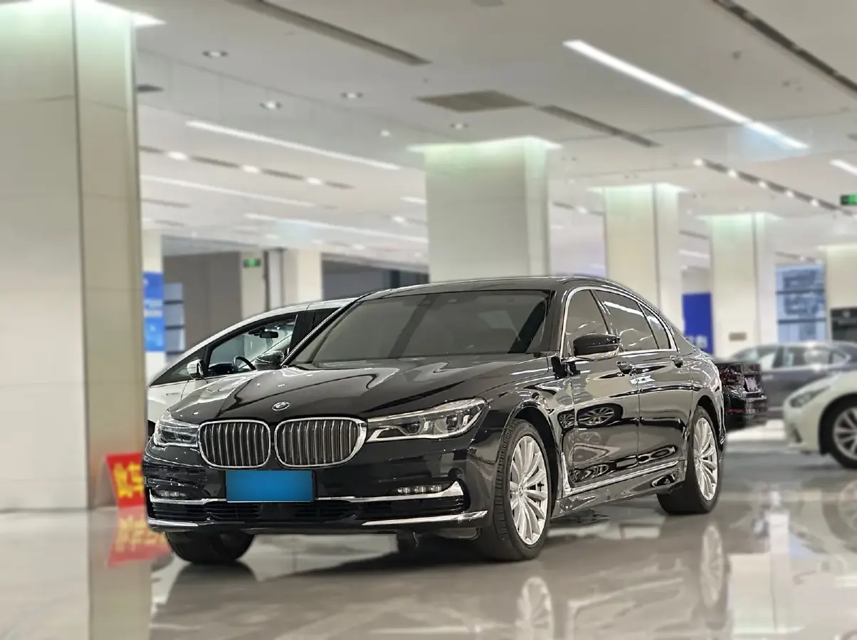 2016 BMW 7 Series 3.0T 326HP L6 8AT