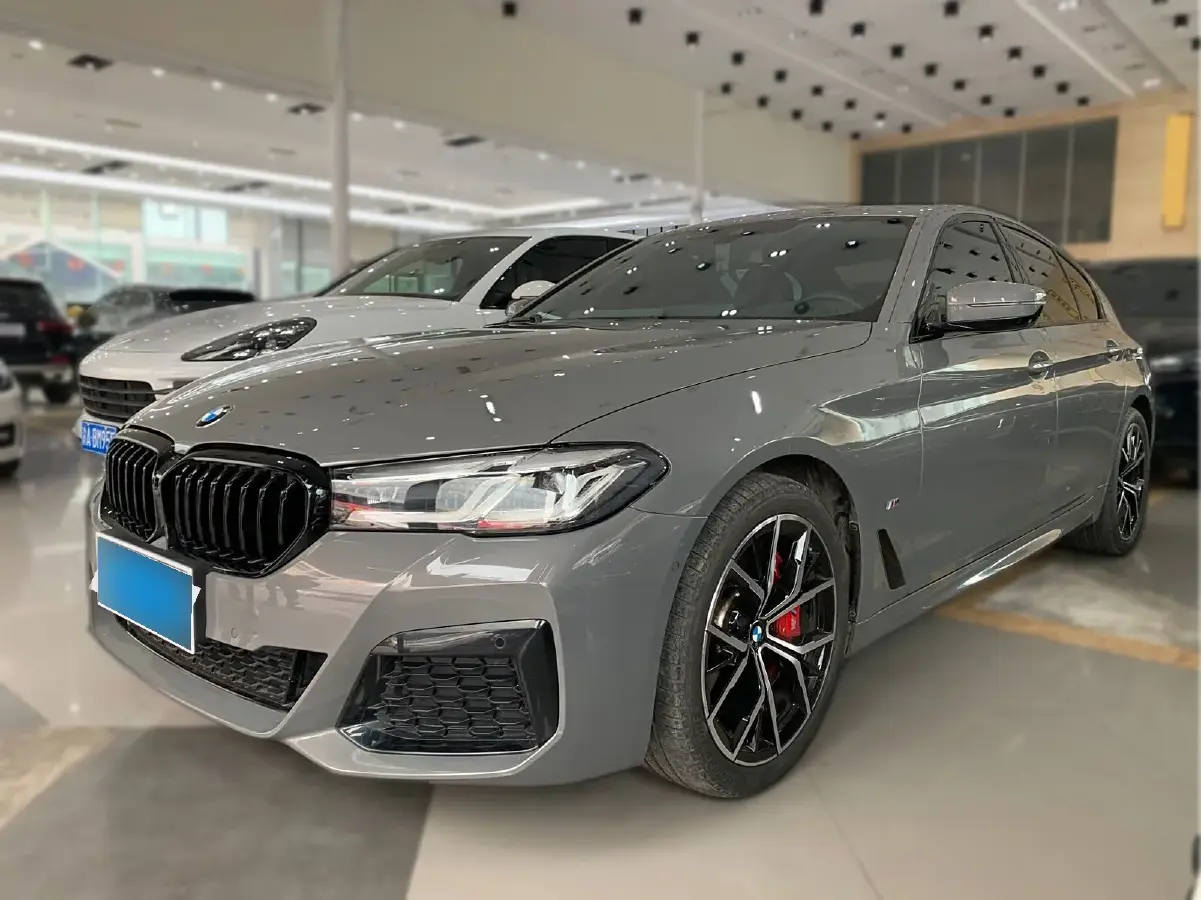 2022 BMW 5 Series 3.0T 340HP L6 8AT