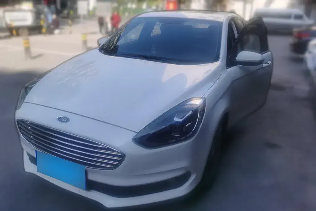 2019 Ford Escort 1.5L 122HP L3 6AT