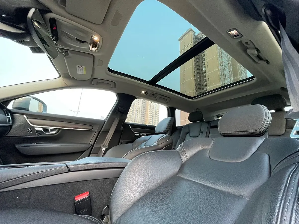 2017 Volvo V90 2.0T 254HP L4 8AT,autocango,china used car exporter,china ev exporter,chinese used car exporter,chinese used ev exporter