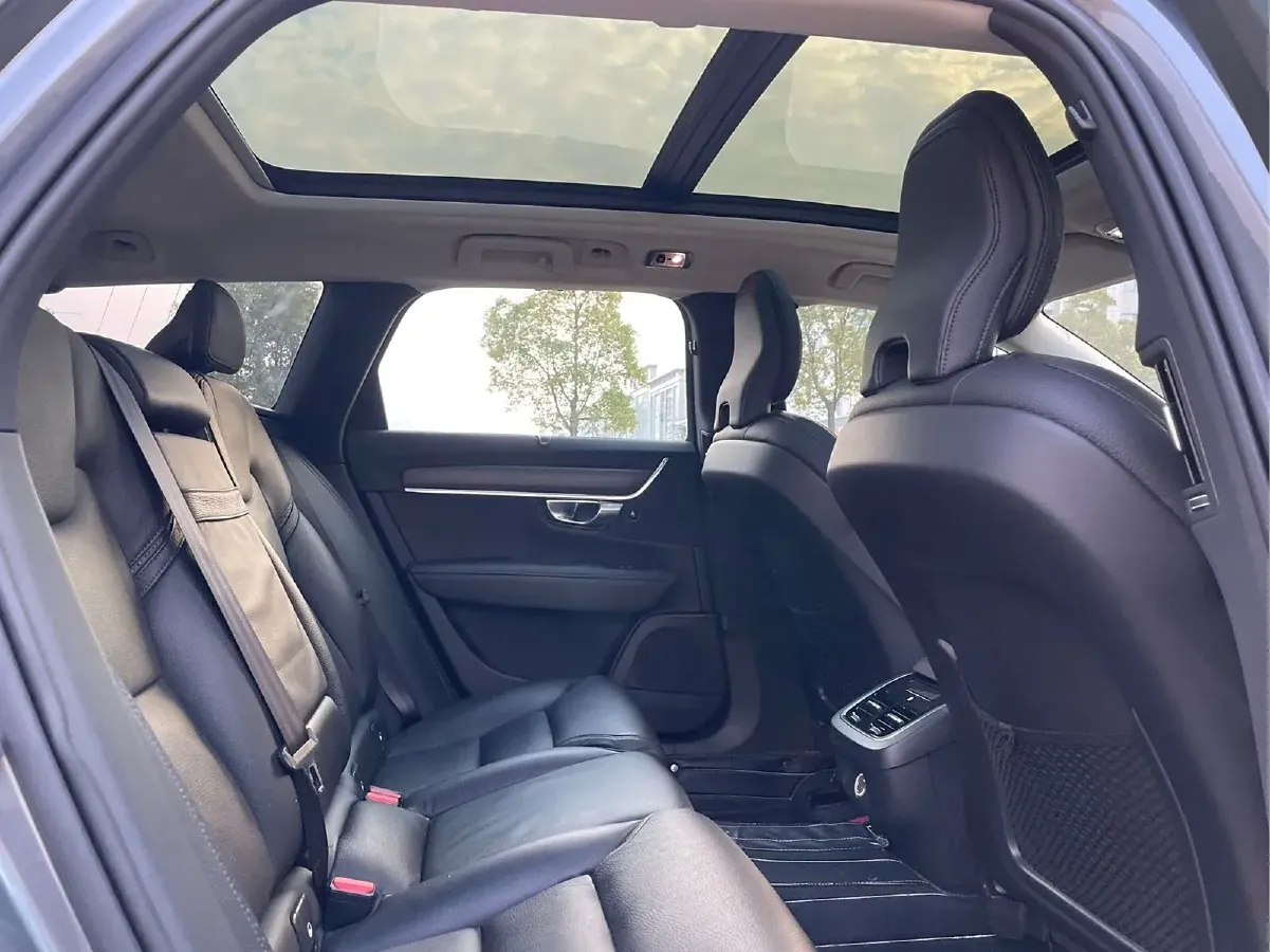 2017 Volvo V90 2.0T 254HP L4 8AT,autocango,china used car exporter,china ev exporter,chinese used car exporter,chinese used ev exporter