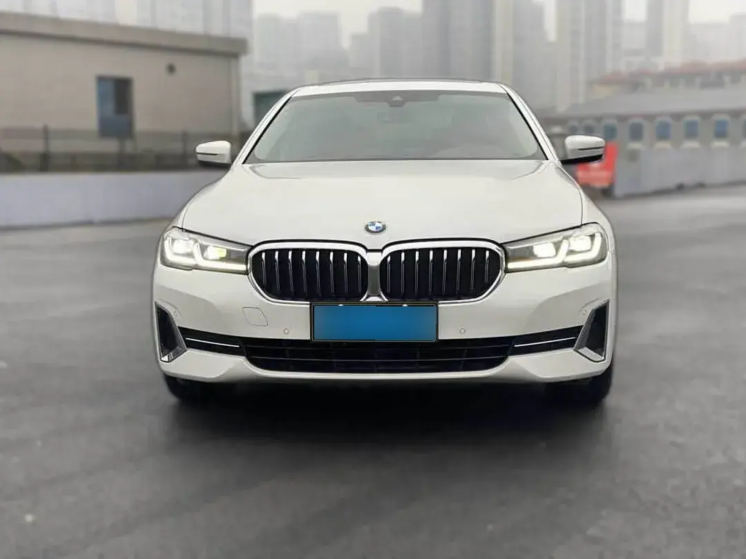 2022 BMW 5 Series 2.0T 184HP L4 8AT