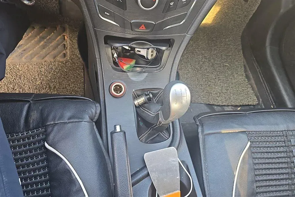 2014 GAC Trumpchi GA3S 1.6L 122HP L4 5MT,autocango,china used car exporter,china ev exporter,chinese used car exporter,chinese used ev exporter